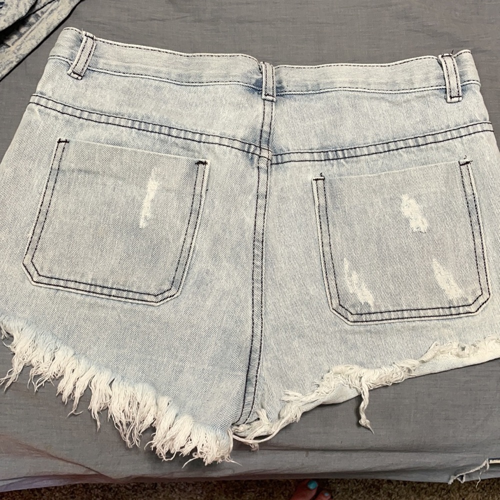 Shorts - Picture 2 of 4
